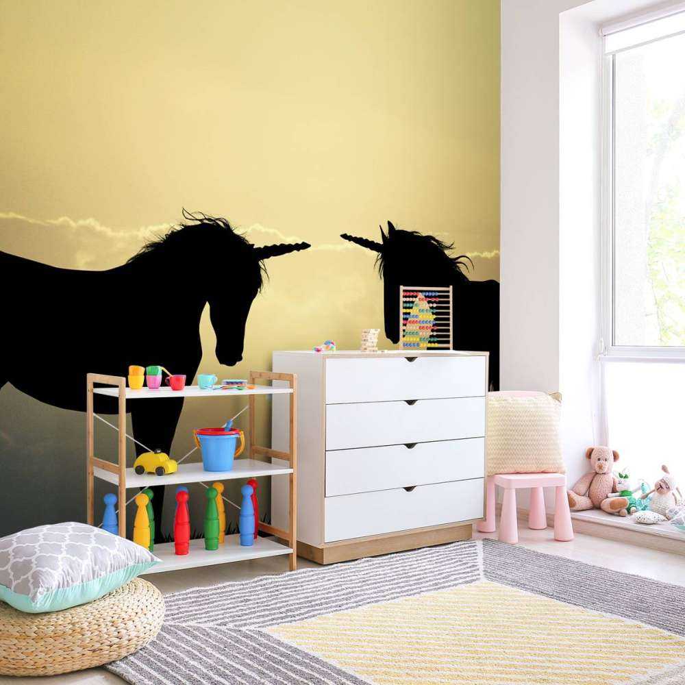 Unicorns bij een zonsondergang