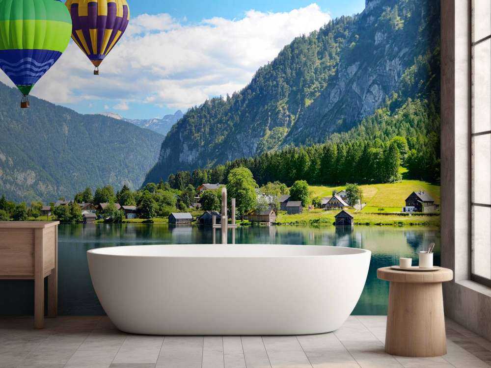 Luchtballonnen tussen de bergen