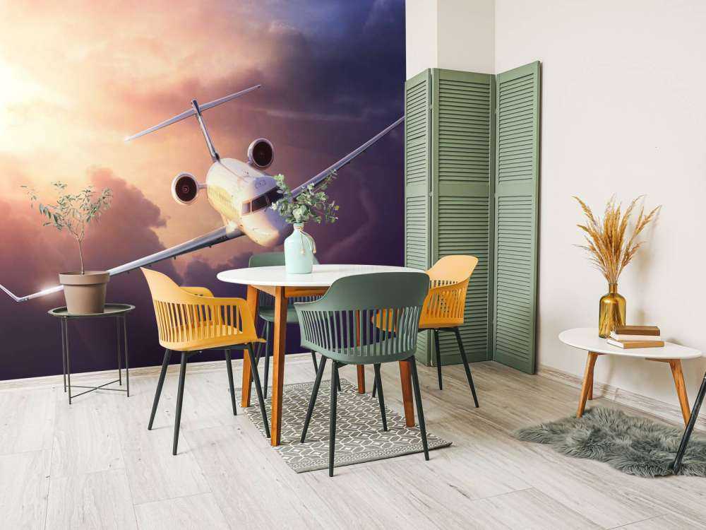 Witte vliegtuig bij zonsondergang