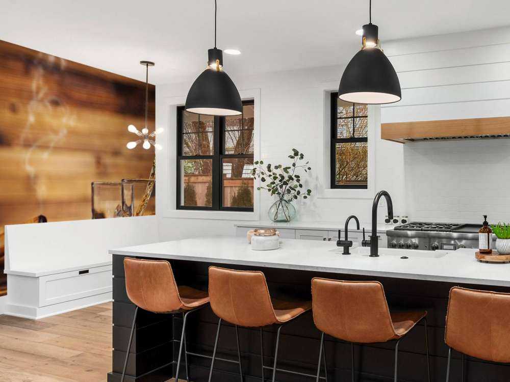 Glazen whiskey met sigaren