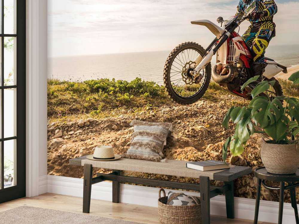 Crossmotor op een zandpad