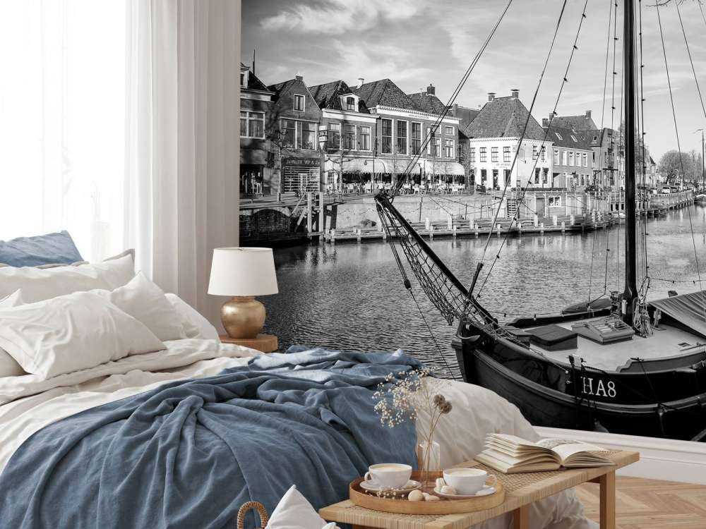 Historische vrachtschepen aangemeerd in Dokkum Friesland 