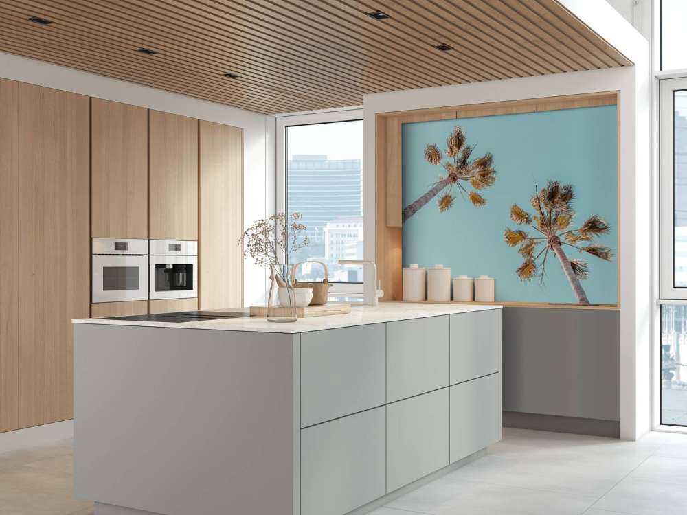 palmbomen met een blauwe lucht