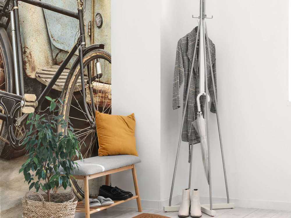 Retro oude fiets met vrachtwagen