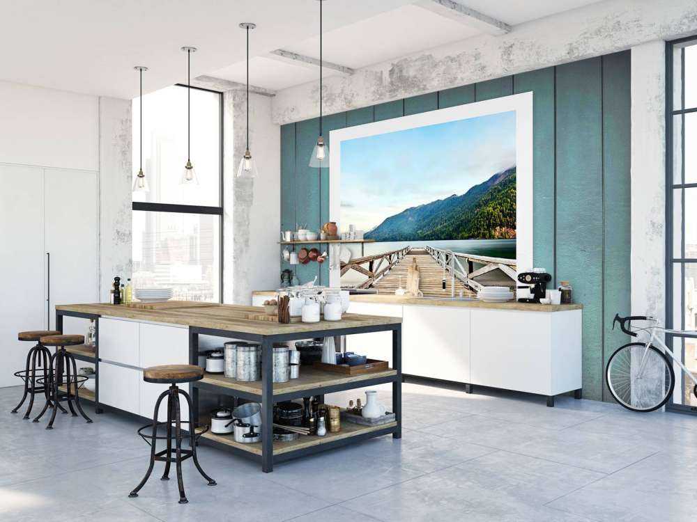 Houten steiger aan bergmeer