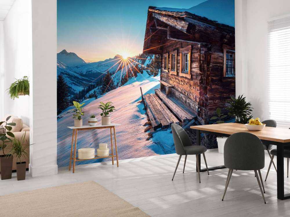 Ochtendlucht bij houten alpenhut