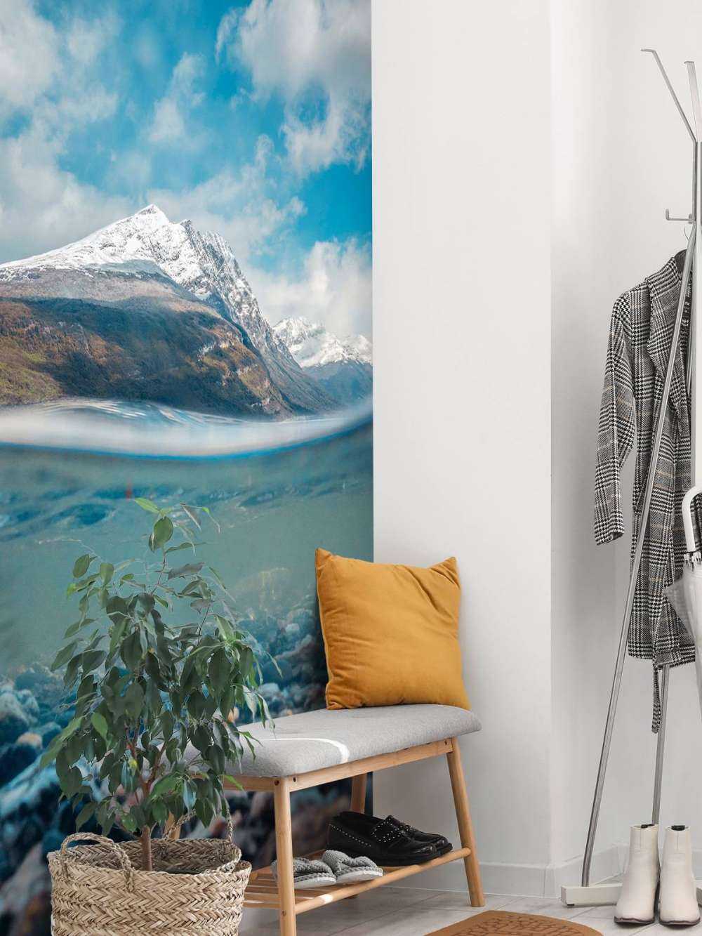 Bergzicht door helder gletsjerwater