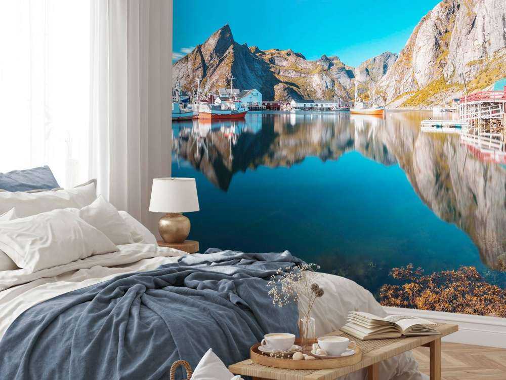 Rode huisjes aan fjordwater