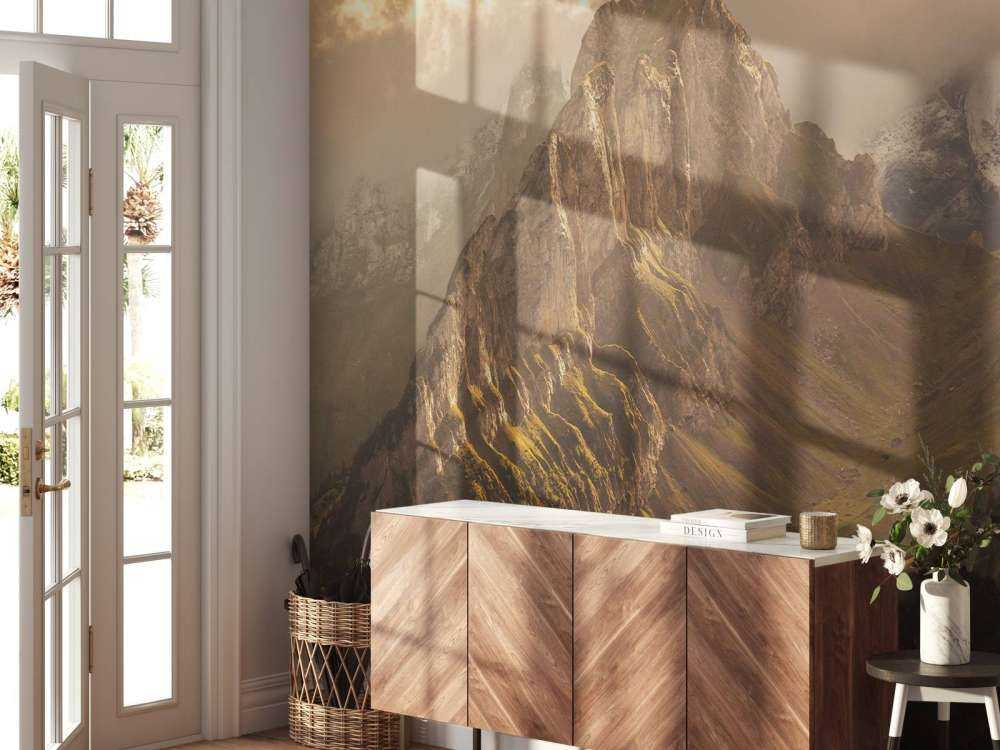 Gouden zonlicht op grillige bergkam