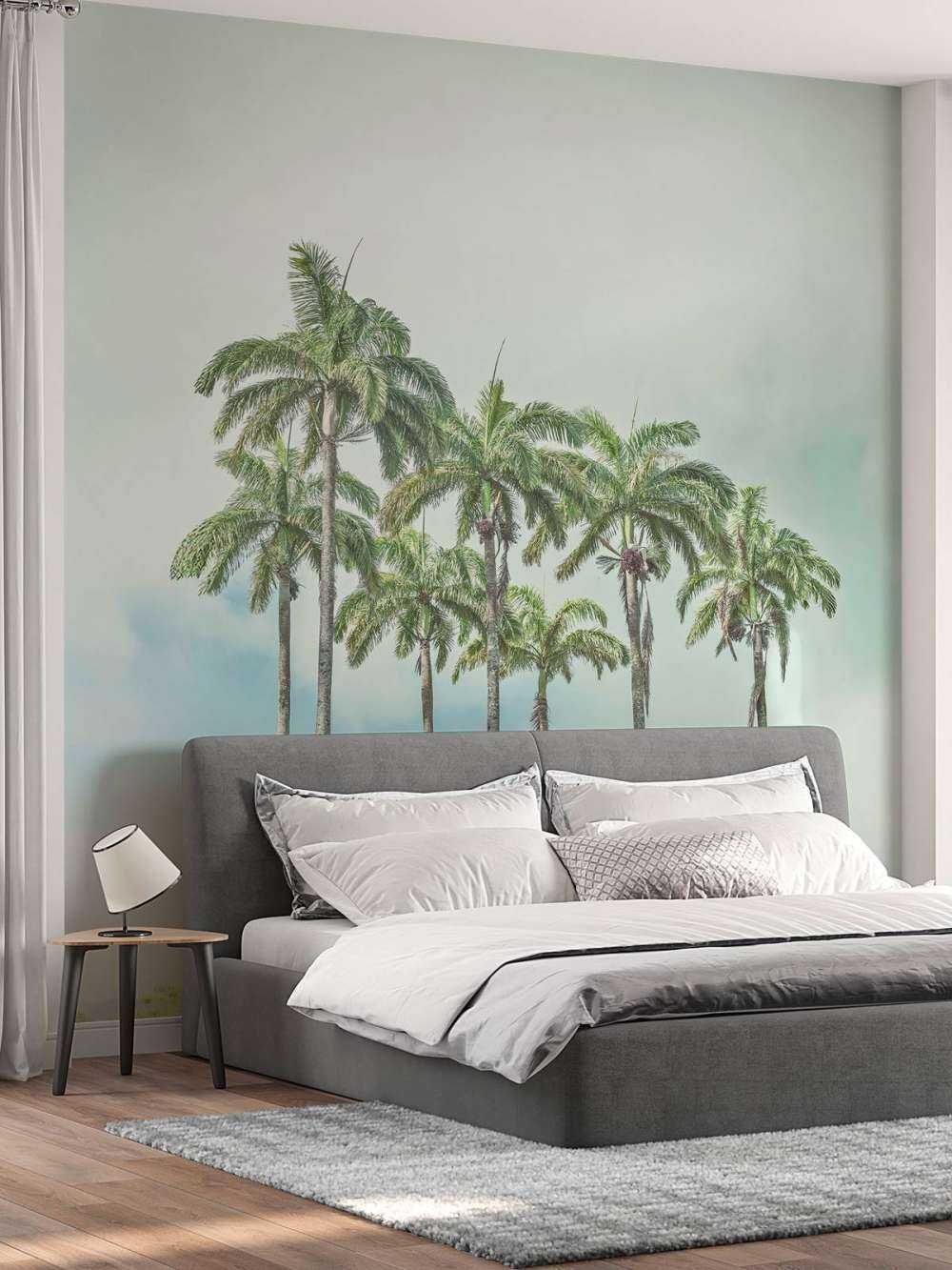 Minimalistische palmbomen in zachte lucht