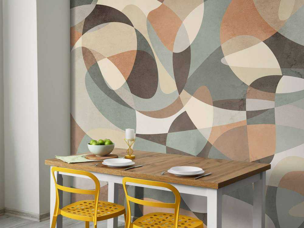 Vloeiende vormen in aarde en mist