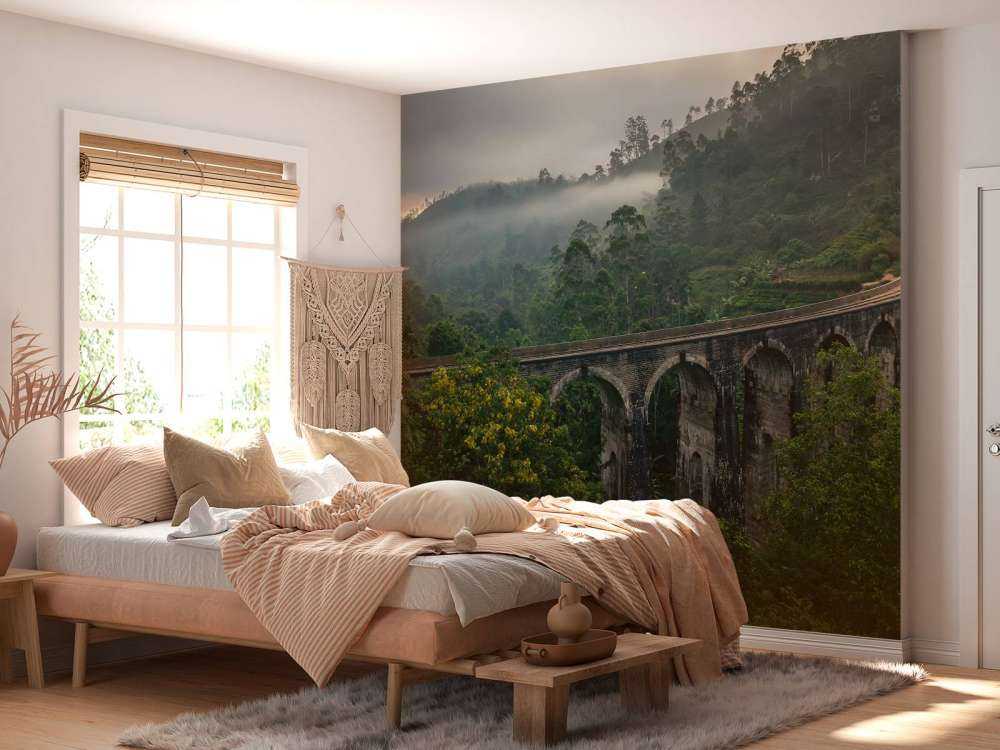 Spoorbrug door de jungle