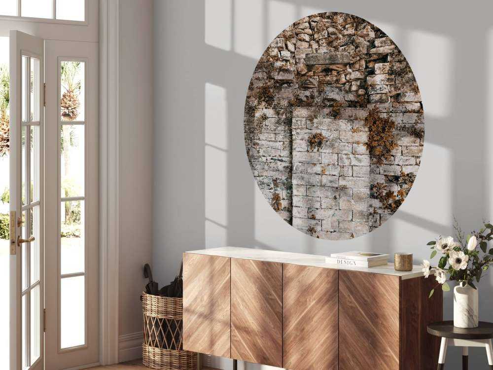 Begroeide muur in de herfst