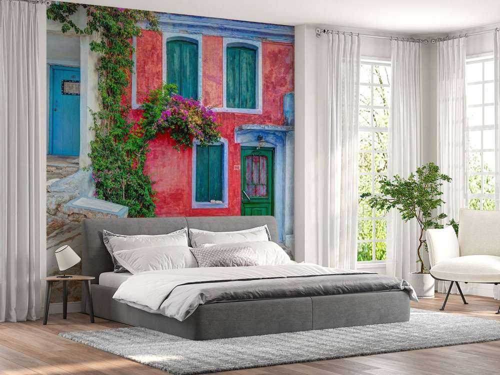 Kleurrijke mediterrane gevel met bloemen