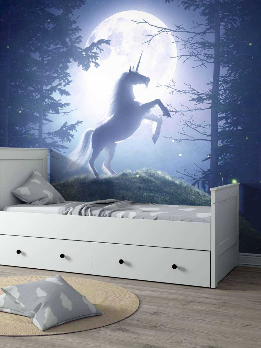 Unicorn bij volle maan