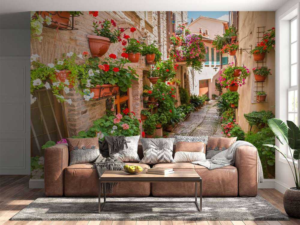 Gezellig straatje met bloemen in Italië