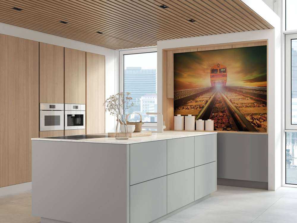 Trein bij zonsondergang