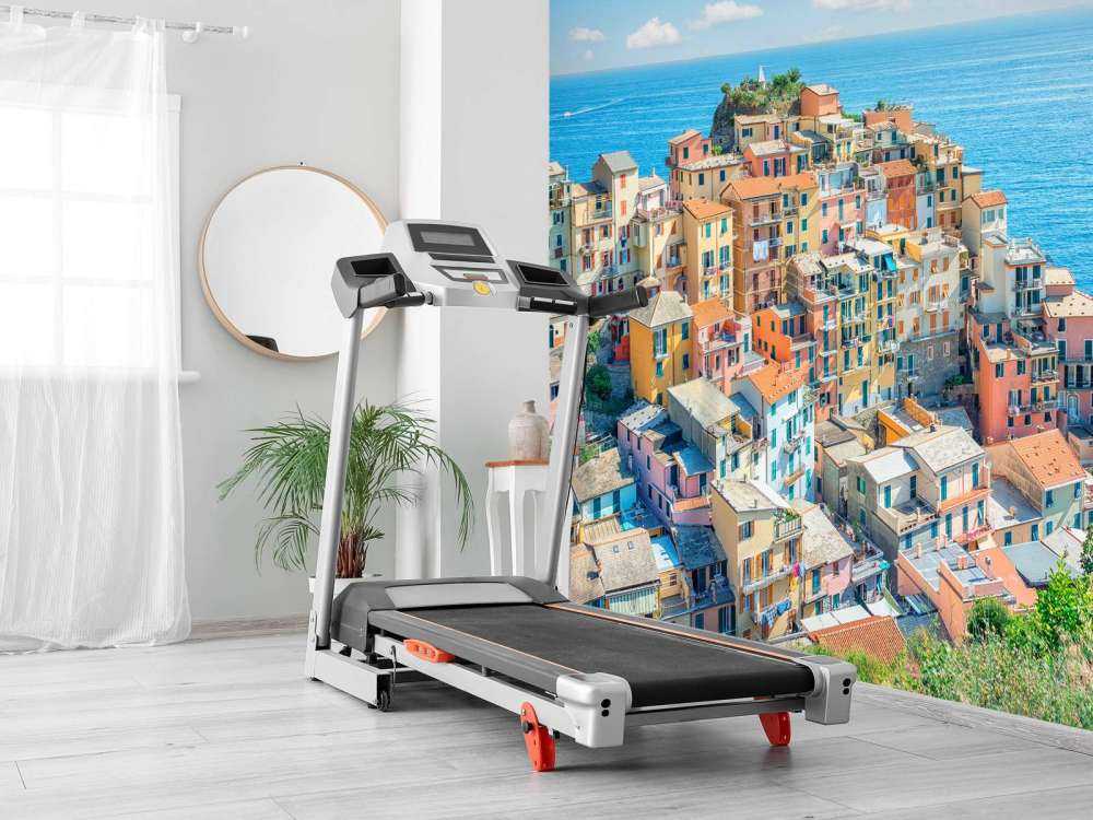 Pastelkust onder azuurblauwe hemel