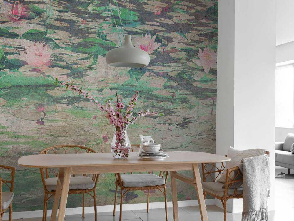 Waterlelies in vergrijsd vijverlicht