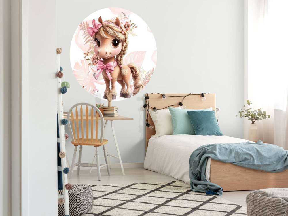 Elegante pony met roze strik