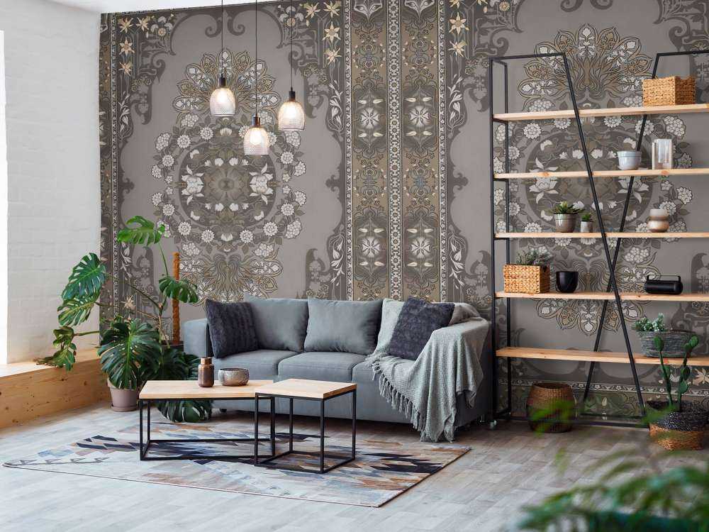 Klassieke ornamenten in donker taupe