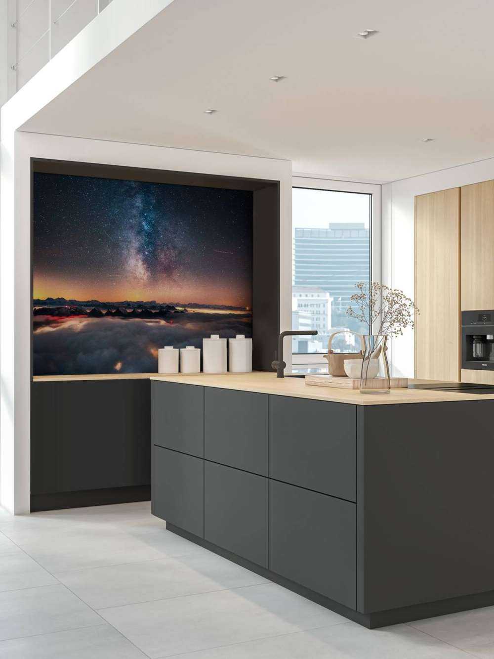 Melkweg boven nachtelijke bergflarden