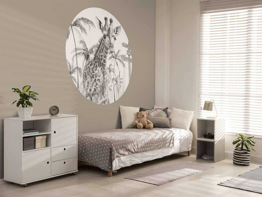 Baby giraffe in de jungle beige
