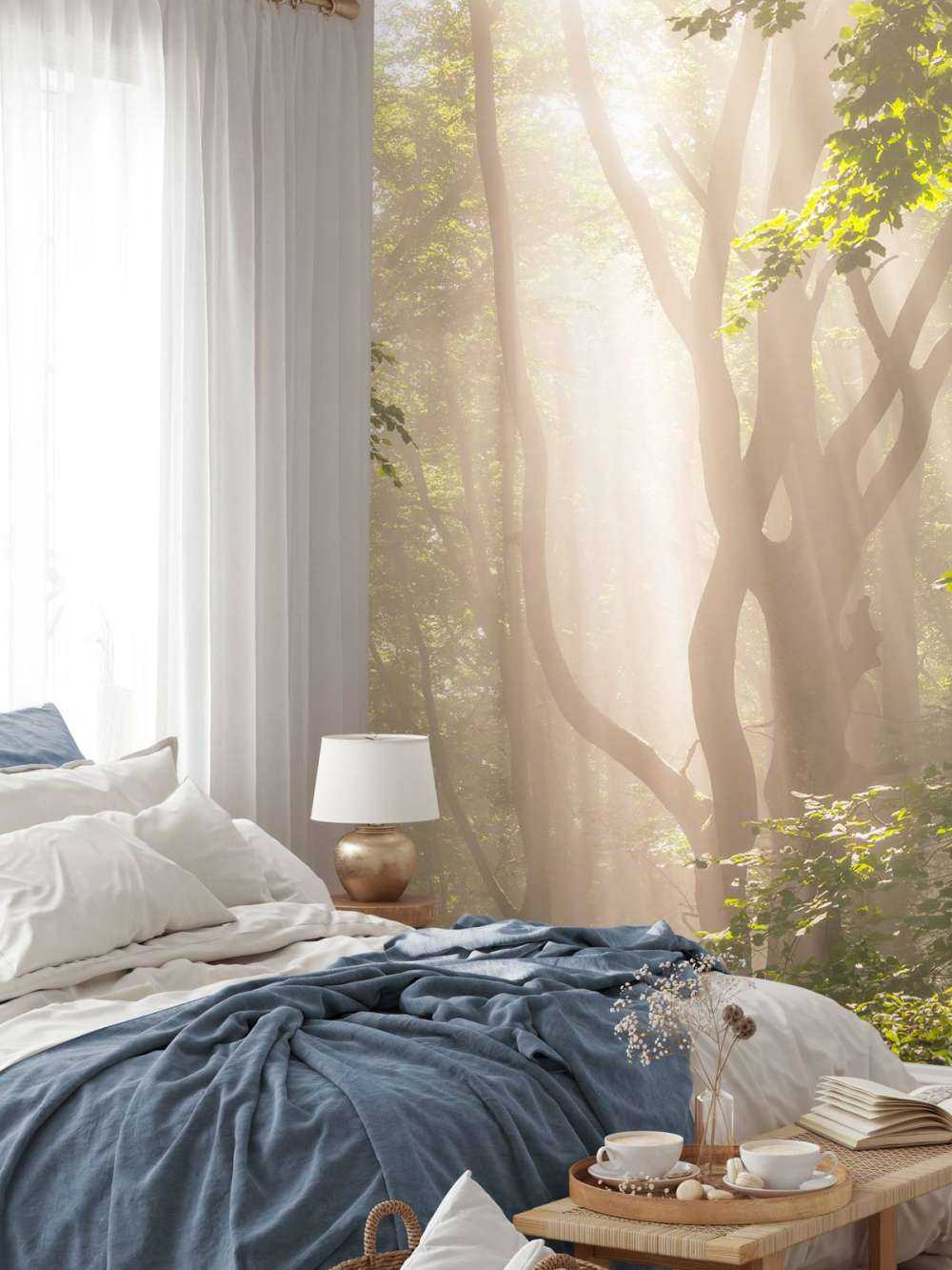 Kronkelende boom in het bos