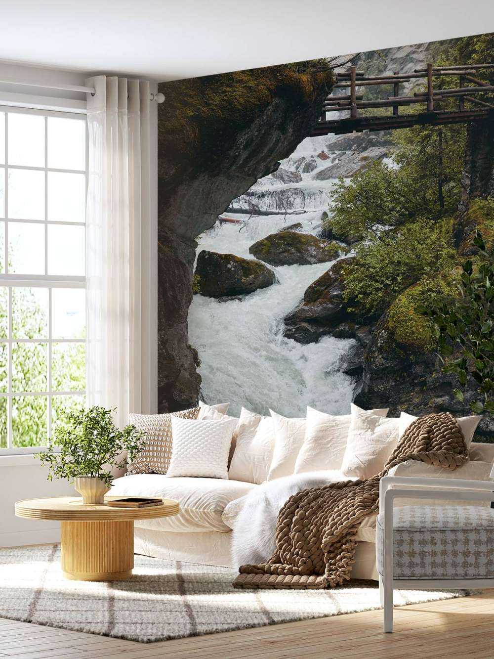 Brug bij een waterval