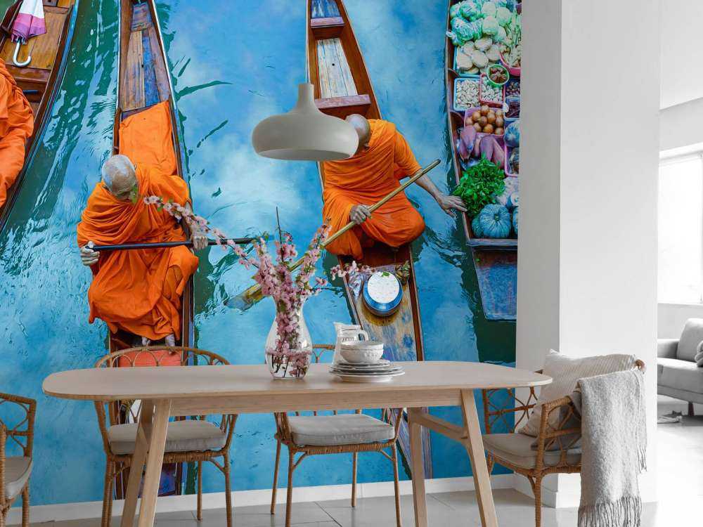 Monnik in houten boot