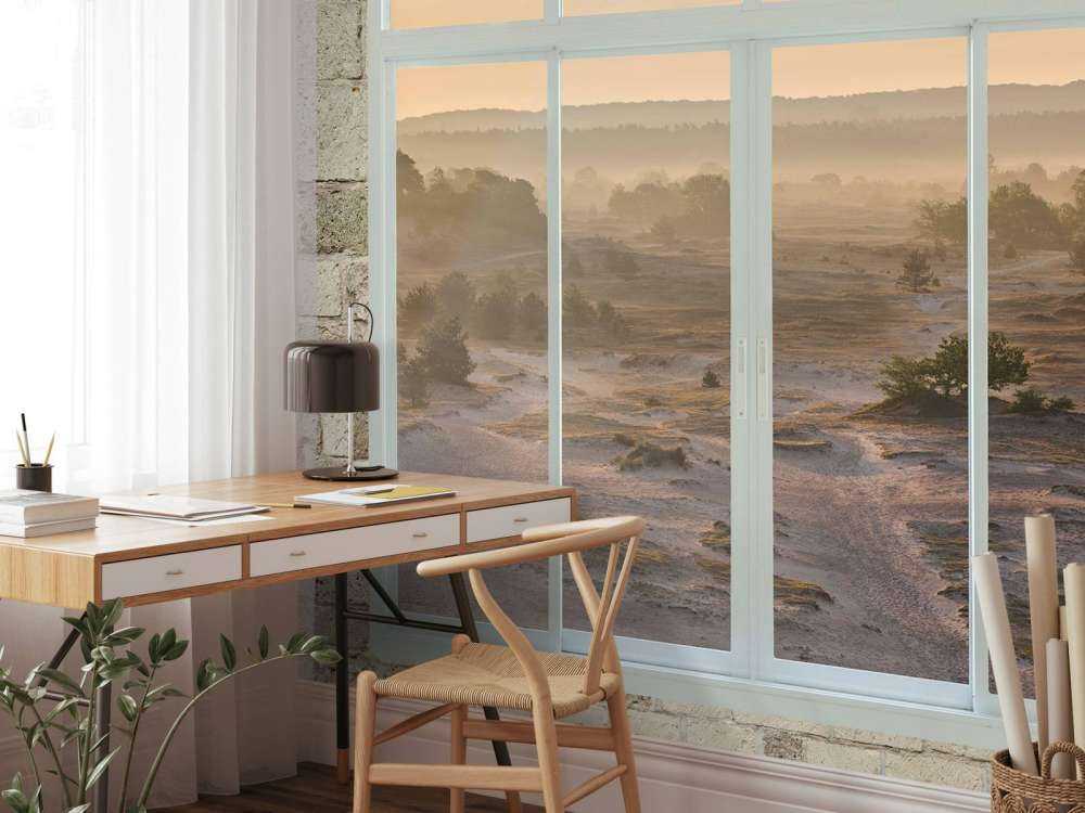 Zandverstuiving in ochtendmist