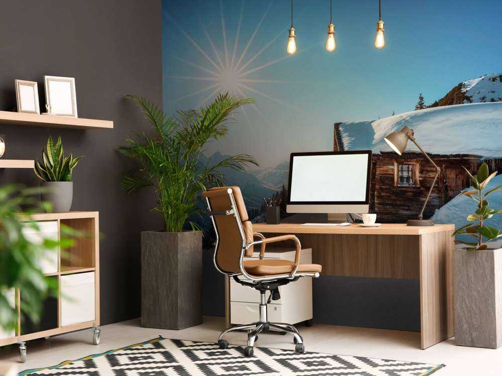 Winterzon boven houten berghut