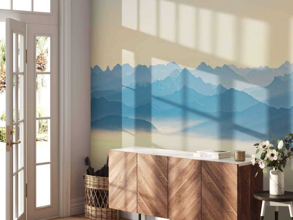 Blauwgrijze toppen in ochtendlicht