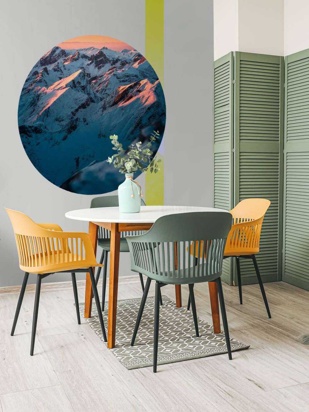 Sneeuwbergen bij roze ochtendlucht