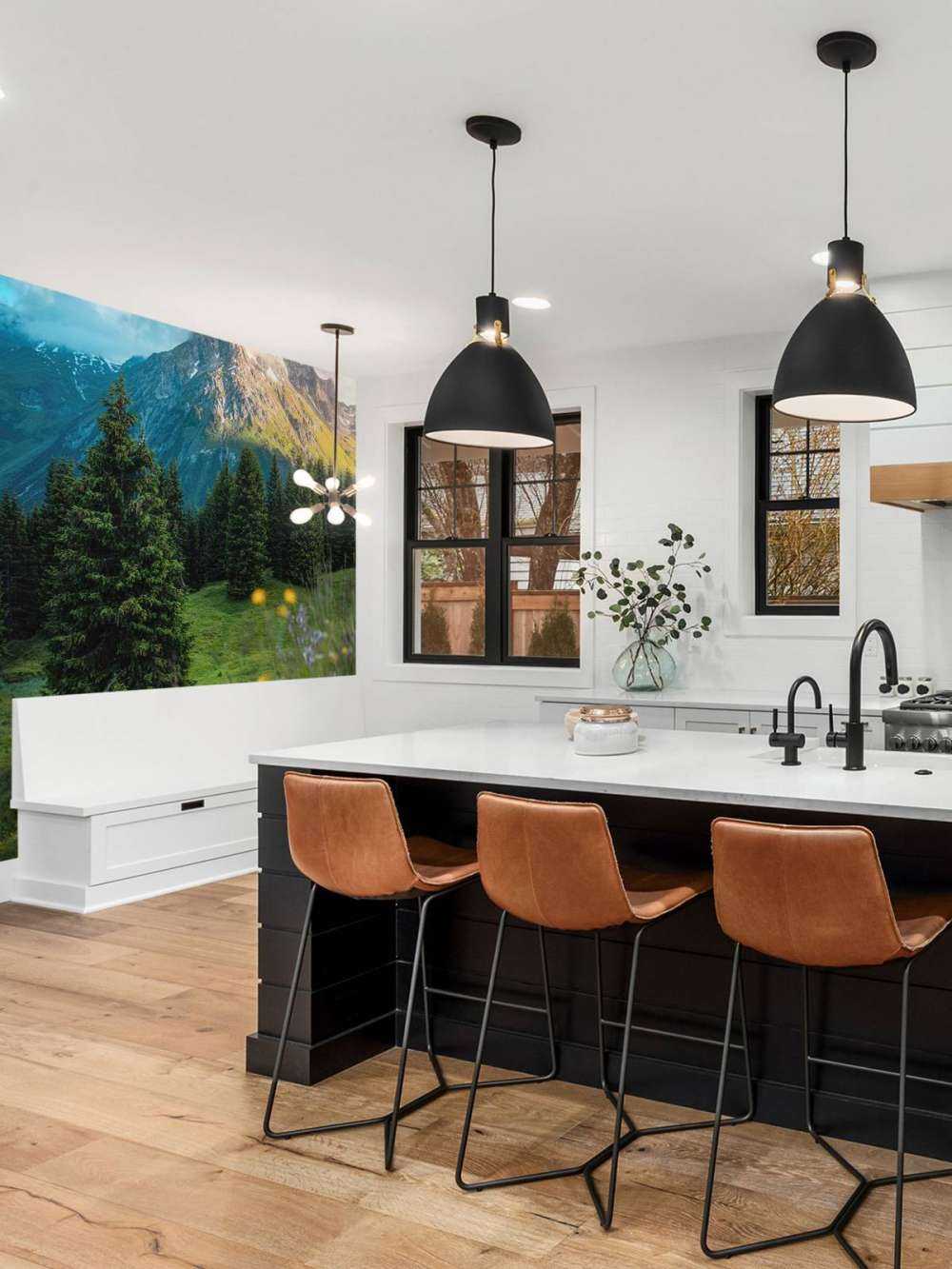 Bergweide in ochtendnevel