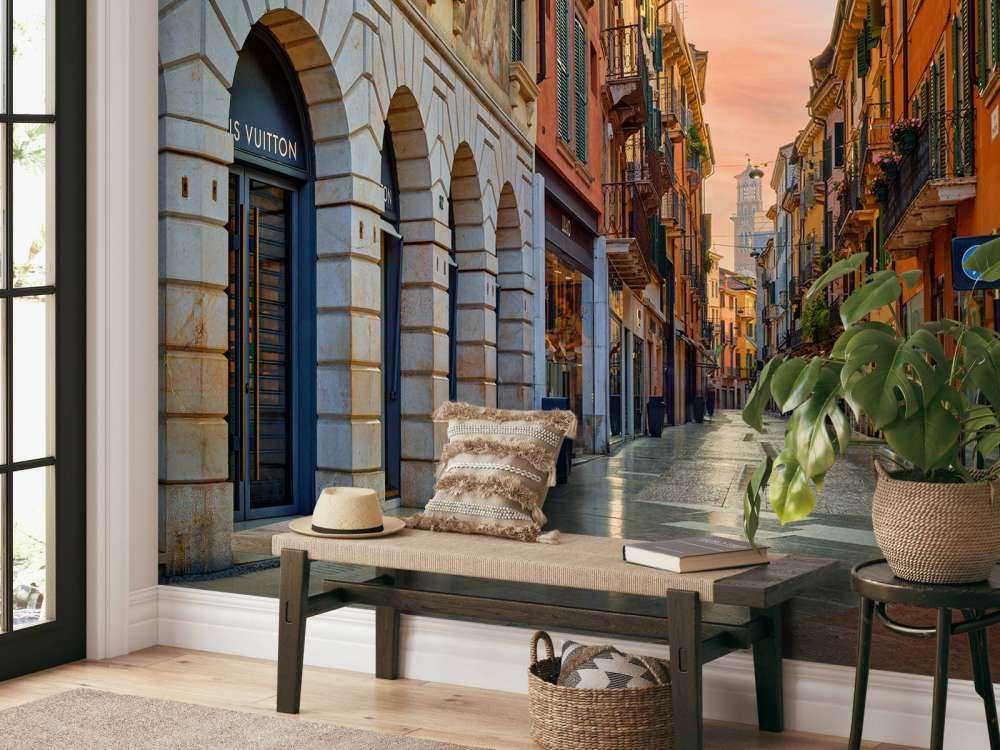 Winkelstraat bij zonskomst