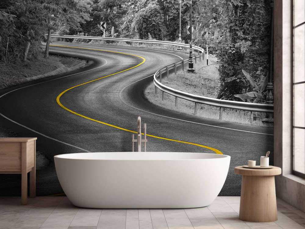 Weg met een gele streep