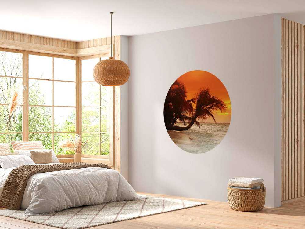 Palmbomen met een rode lucht