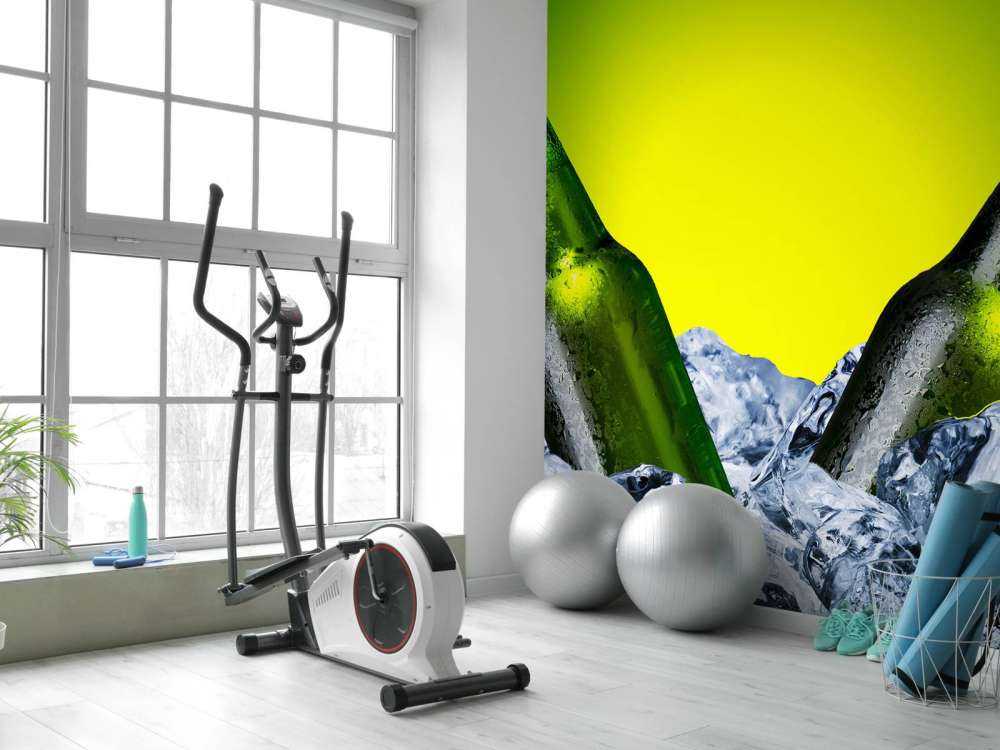 Groene bierflesjes met een groene achtergrond