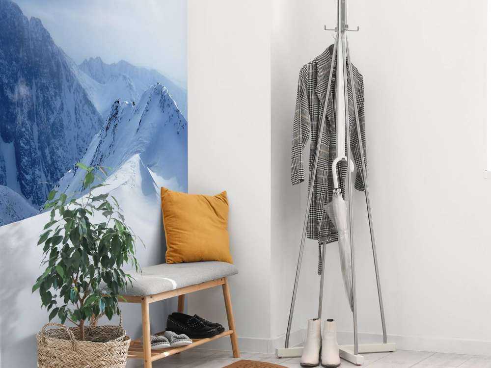 Landschap op een hoge ingesneeuwde berg