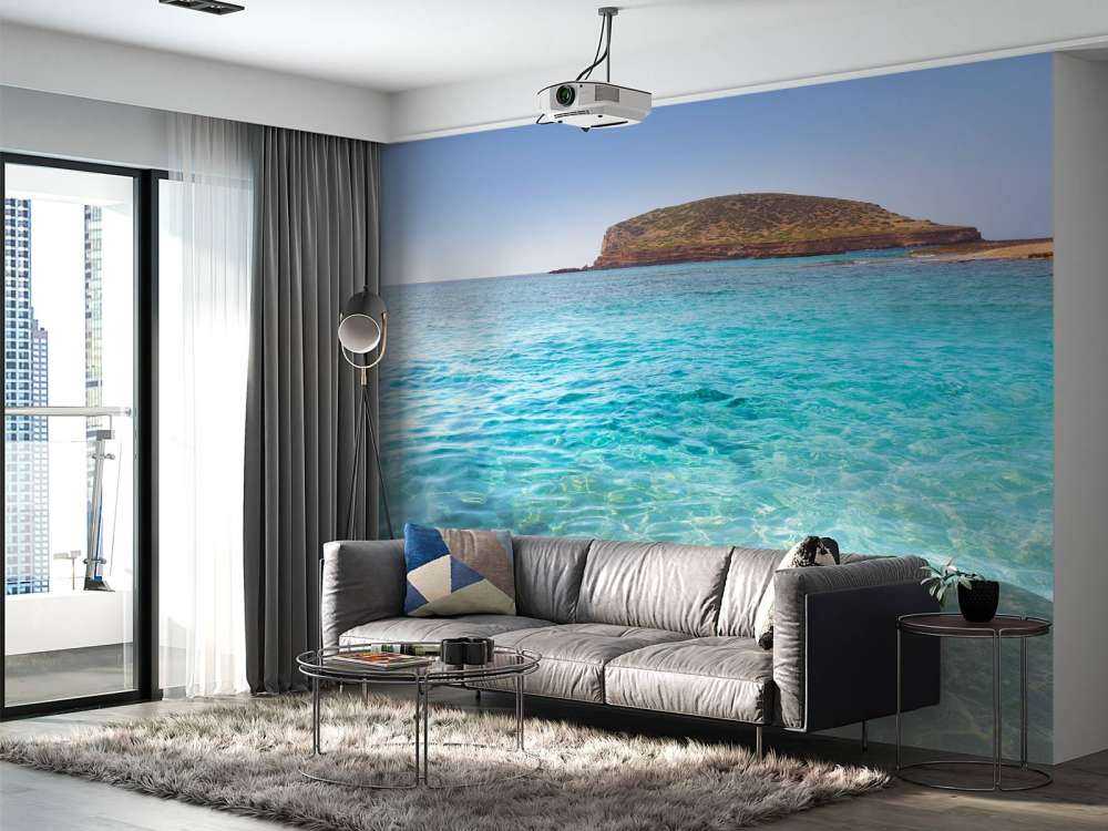 Blauw water met eiland