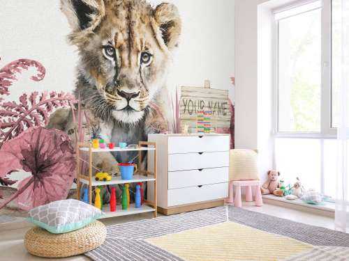 Jonge leeuw in de jungle roze