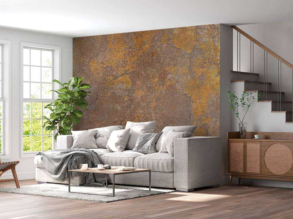 Oude muur met gele stuc