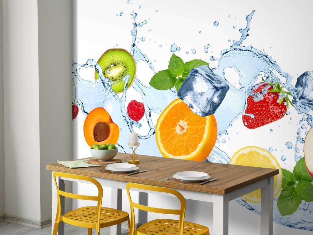 Verschillende fruitsoorten met water