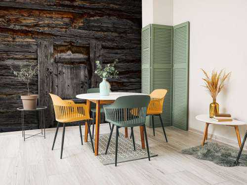Donker hout met deur