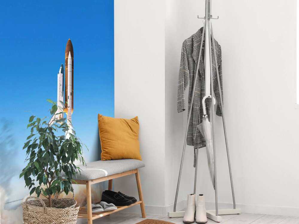 Space Shuttle stijgt op met rookwolk