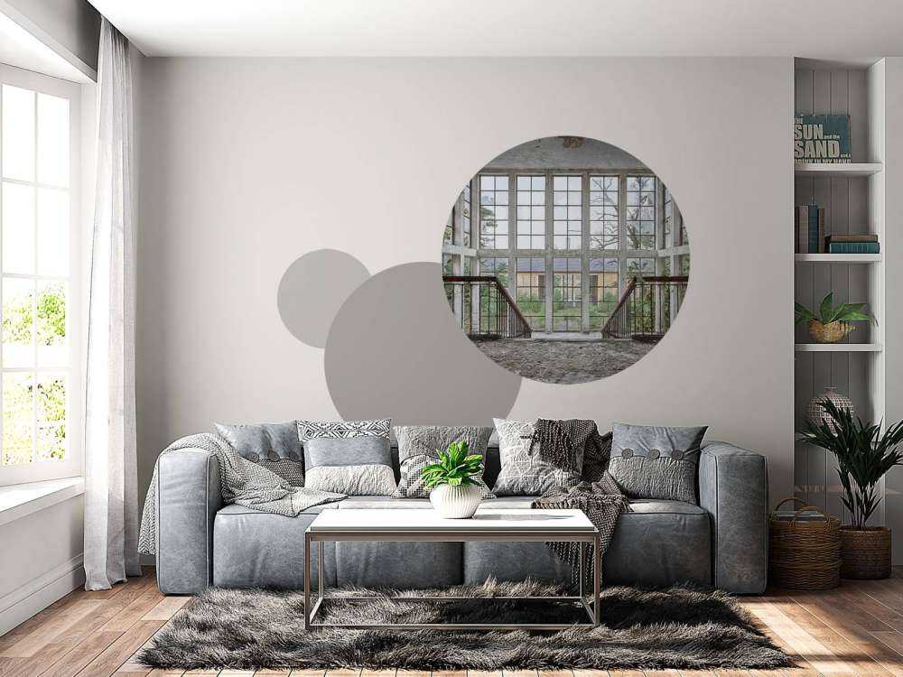 Trap in verlaten gebouw