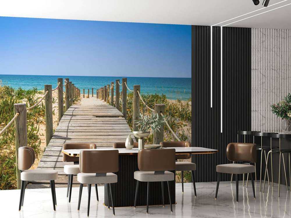 Houten brug naar het strand