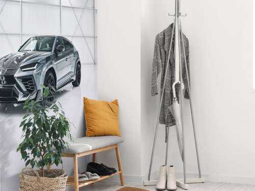 Lamborghini in witte hal