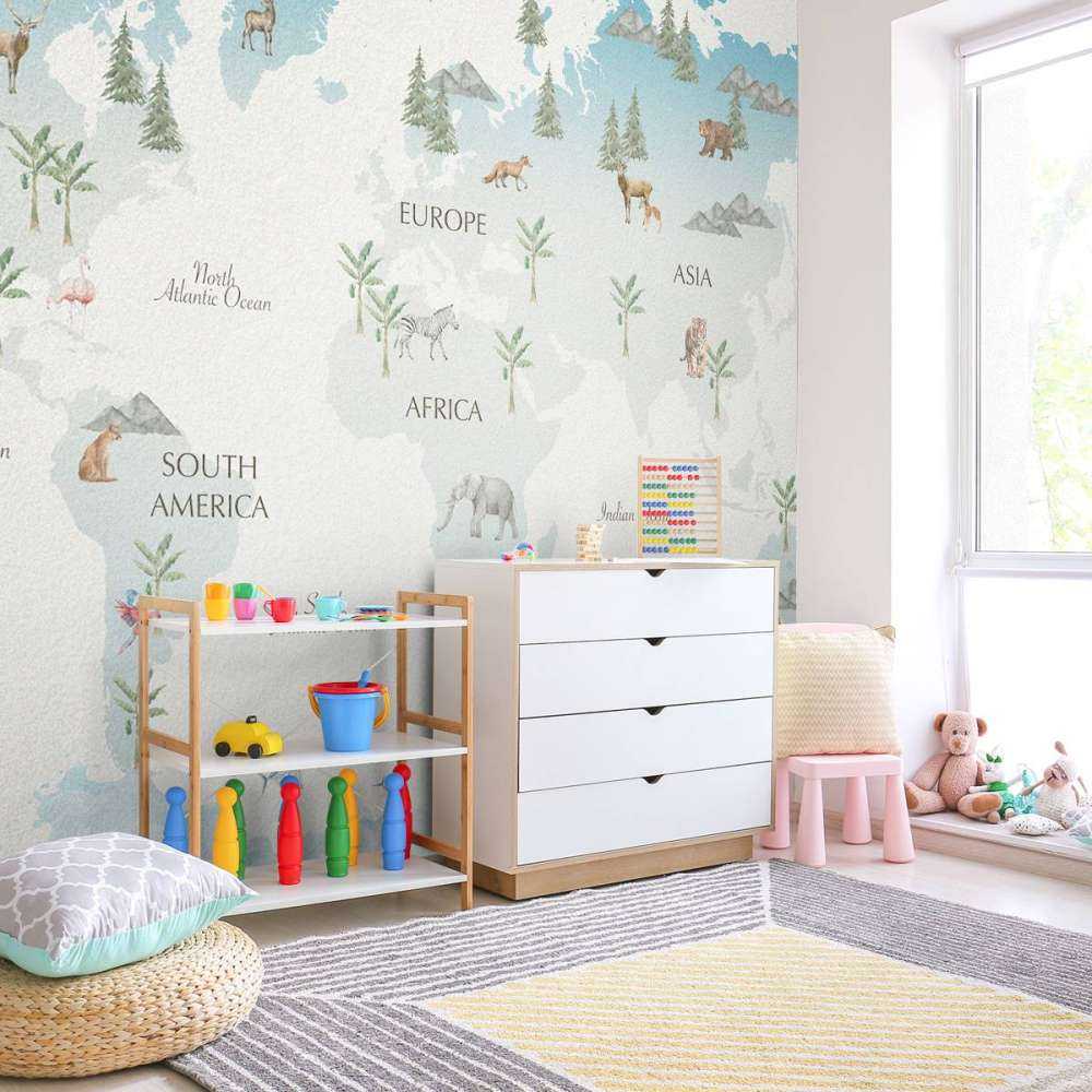 Wereldkaart met golven en dieren